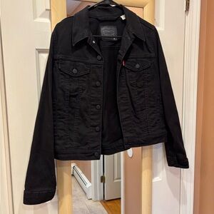 Levi’s Black Denim Trucker Jacket - Size Medium (With Stretch!)